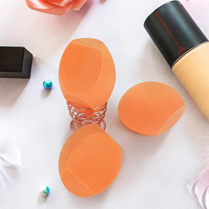 Renlys – Bærbar Blender: Set med makeup-svampe i unike former og farger, perfekt for jevn påføring av produkter.